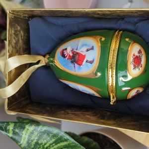 EUC boxed ornament with hinge